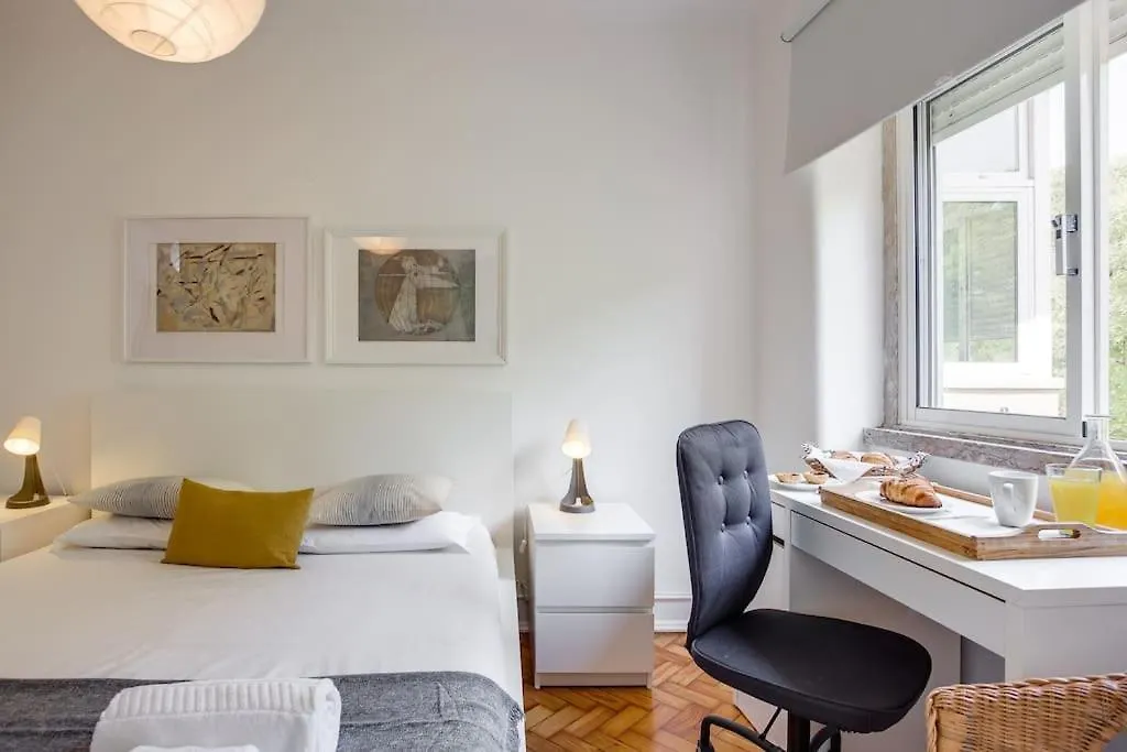 Spacious Tailor Made Flat In Areeiro Lisbon Apartment