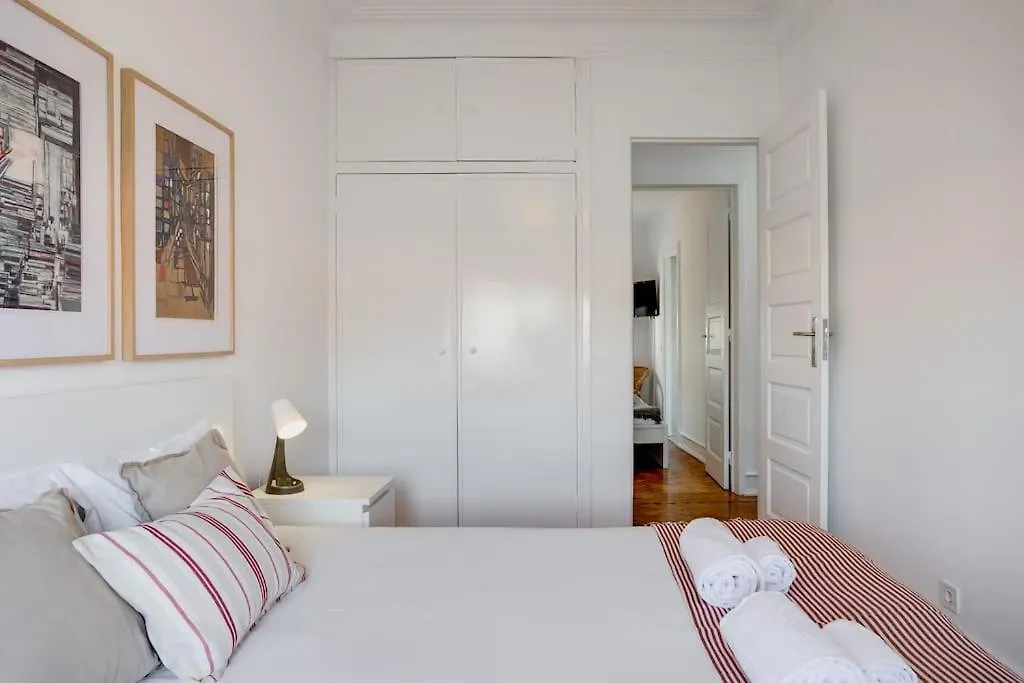 Spacious Tailor Made Flat In Areeiro Lisbon Apartment