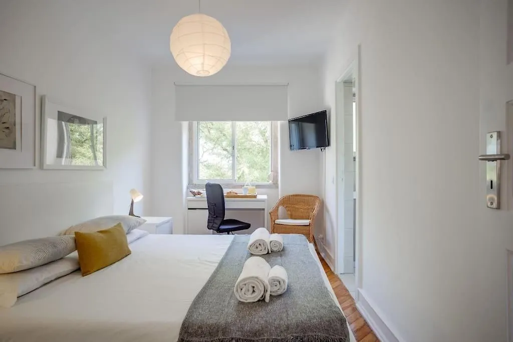 Spacious Tailor Made Flat In Areeiro Lisbon