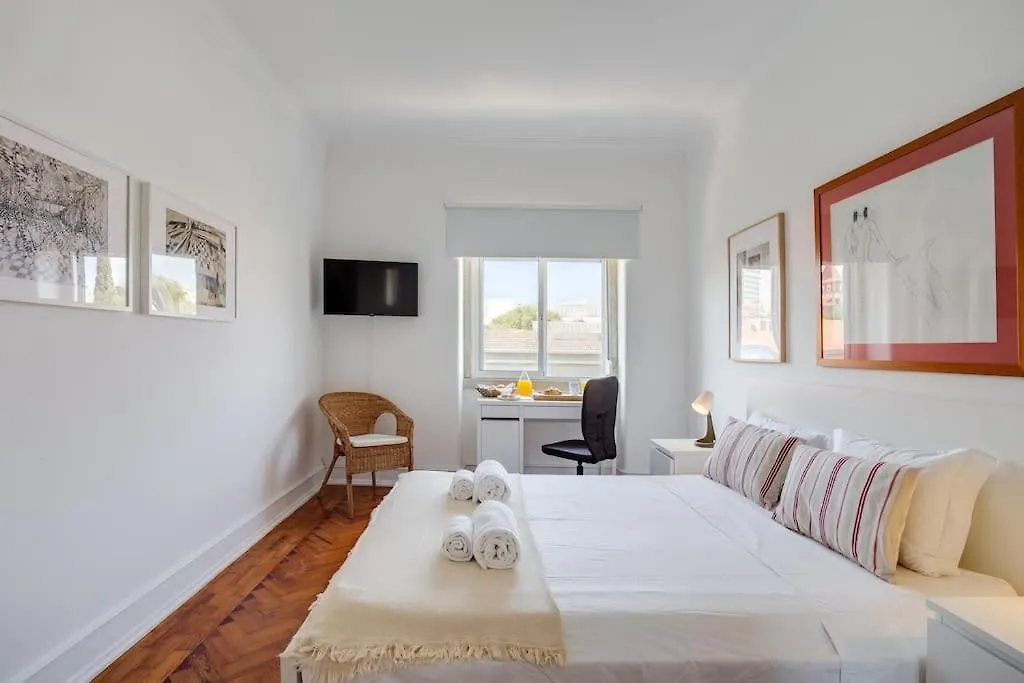 Spacious Tailor Made Flat In Areeiro Lisbon 0*,