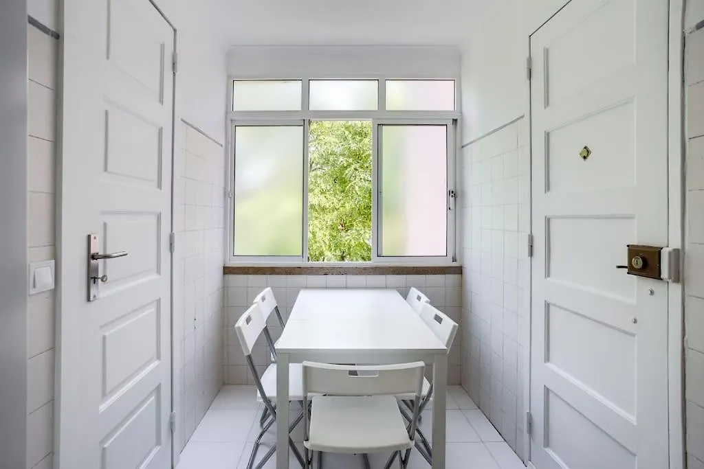 Apartment Spacious Tailor Made Flat In Areeiro Lisbon